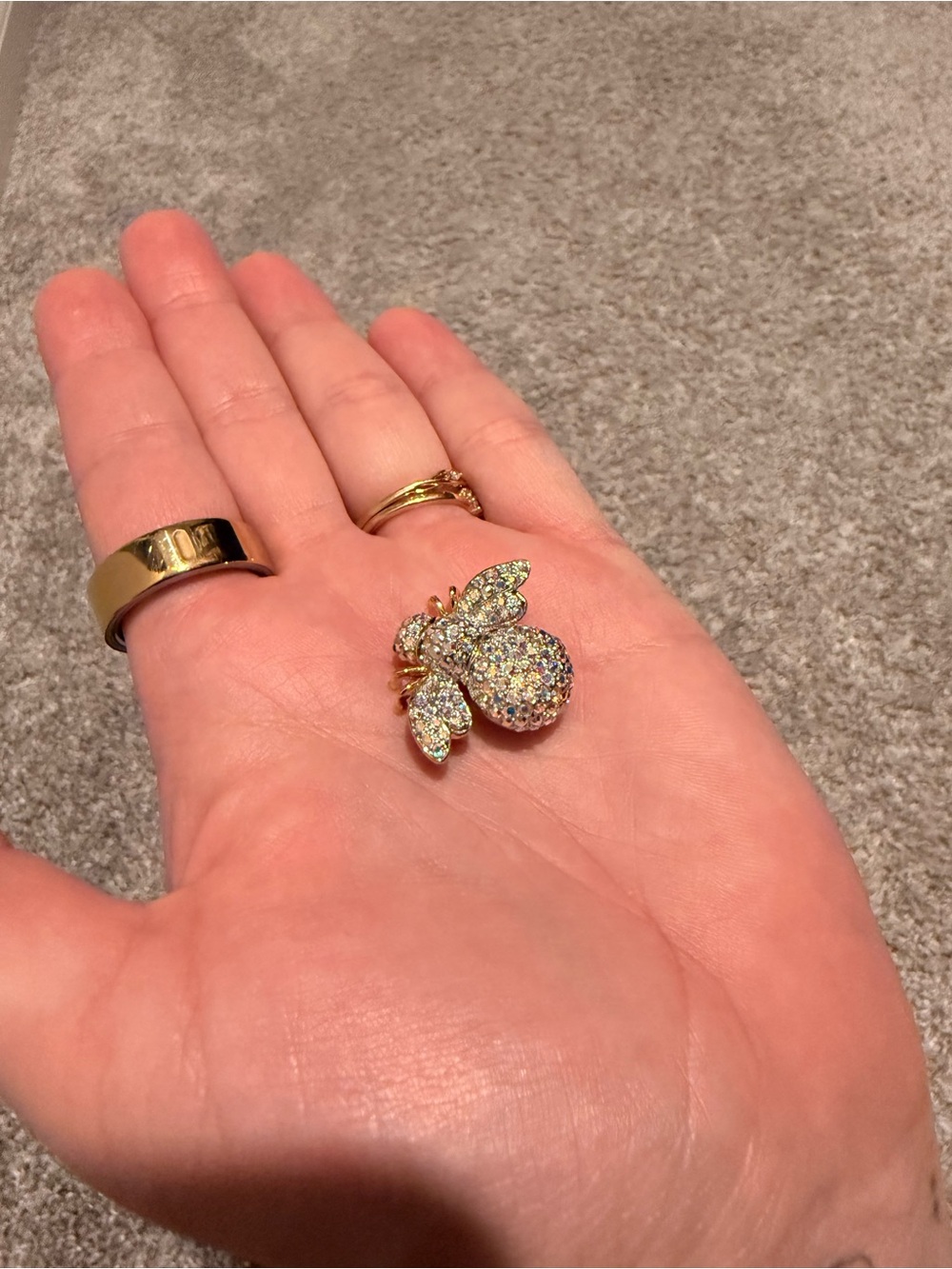 Vintage Joan Rivers WINNER Bee Brooch - Picture 3 of 4